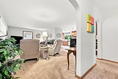 2229 King Dr, Hermitage, PA 16148 - Photo 2