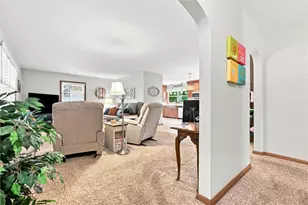 2229 King Dr, Hermitage, PA 16148 - Photo 2