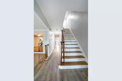 402 Royal Ct, Pittsburgh, PA 15234 - Photo 4