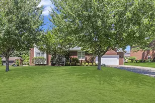 106 Rosewood Dr, Center Township, PA 15001 - Photo 2