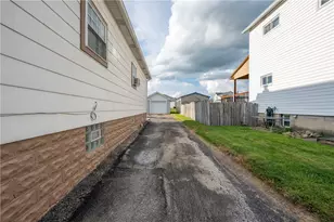 222 Spruce St, Mt Pleasant Boro, PA 15666 - Photo 4