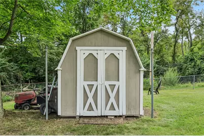 5208 Woodland Dr, West Mifflin, PA 15122 - Photo 36