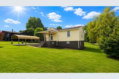 135 W Virginia Avenue, Vandergrift, PA 15690 - Photo 2