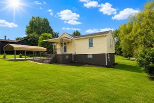 135 W Virginia Ave, Vandergrift, PA 15690 - Photo 2