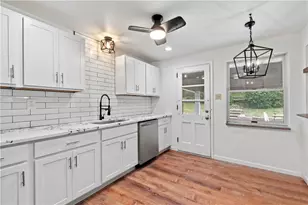 113 Southern Hilands Dr, Pittsburgh, PA 15241 - Photo 2