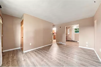 814 N Penn St, Penn Twp, PA 15675 - Photo 2