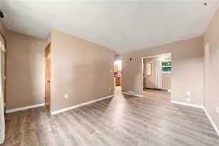 814 N Penn St, Penn Twp, PA 15675 - Photo 2