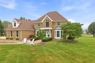 967 Lexington Dr, Hermitage, PA 16148 - Photo 1