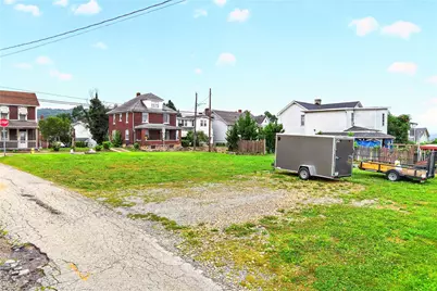 338 E Crawford Ave, Connellsville, PA 15425 - Photo 2