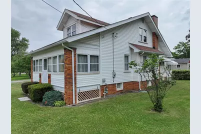 412 Old Zelienople Rd, Ellwood City, PA 16117 - Photo 2