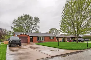 2412 Cathedral Dr, Monroeville, PA 15146 - Photo 2