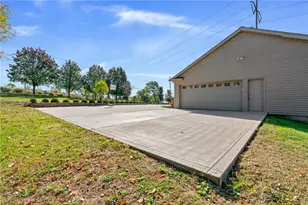 16 S Cowan Rd, Collier Township, PA 15106 - Photo 38