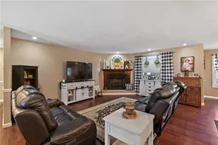 16 S Cowan Rd, Collier Township, PA 15106 - Photo 4