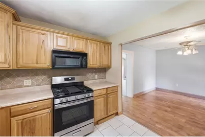 632 Wampum Ave, Ellwood City, PA 16117 - Photo 10