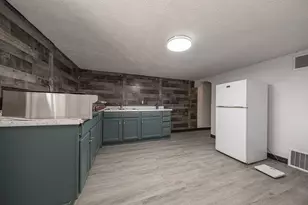 735 1/2 7th Ave, Coraopolis, PA 15108 - Photo 4