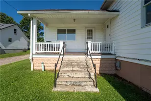 134 Main St, Markleysburg, PA 15459 - Photo 2