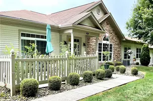 264 Stonegate Blvd, Hermitage, PA 16148 - Photo 2