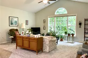 264 Stonegate Blvd, Hermitage, PA 16148 - Photo 6