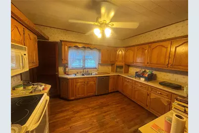 210 Washington Ave, Vandergrift, PA 15690 - Photo 10