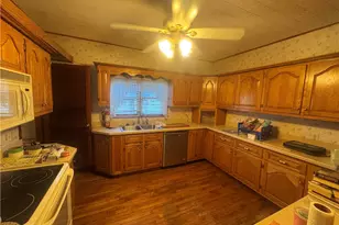 210 Washington Ave, Vandergrift, PA 15690 - Photo 10