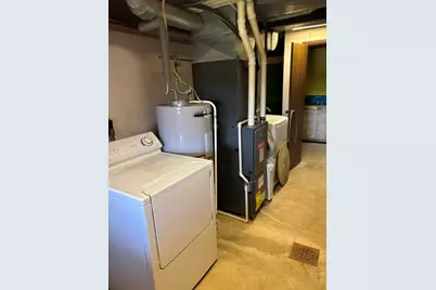8891 Broadway St, North Huntingdon, PA 15692 - Photo 14