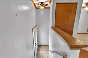 210 Springwood Dr, Pittsburgh, PA 15147 - Photo 8