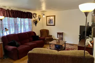 2072 Holiday Park Dr, Pittsburgh, PA 15239 - Photo 4