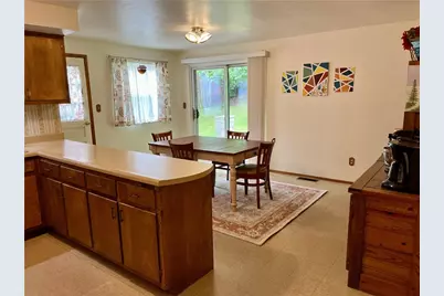 2072 Holiday Park Dr, Pittsburgh, PA 15239 - Photo 6