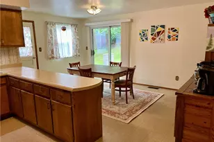 2072 Holiday Park Dr, Pittsburgh, PA 15239 - Photo 6