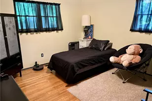 2072 Holiday Park Dr, Pittsburgh, PA 15239 - Photo 12