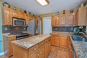 204 Country View Dr, Lower Burrell, PA 15068 - Photo 6