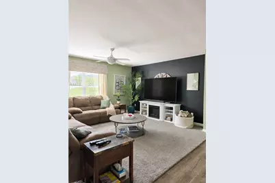 961 Sunset Dr, Center Township, PA 16001 - Photo 8