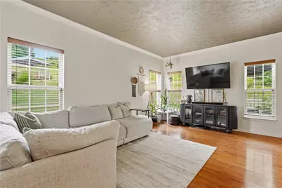 181 Southern Valley Ct, Adams Township, PA 16046 - Photo 6