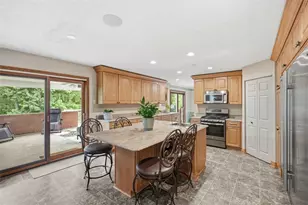 32 Westchester Ct, Robinson Twp, PA 15136 - Photo 2