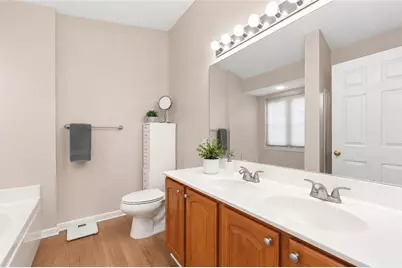 634 E Village Green Blvd, Adams Township, PA 16046 - Photo 12