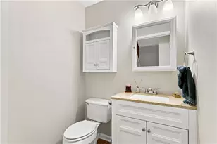 634 E Village Green Blvd, Adams Township, PA 16046 - Photo 10