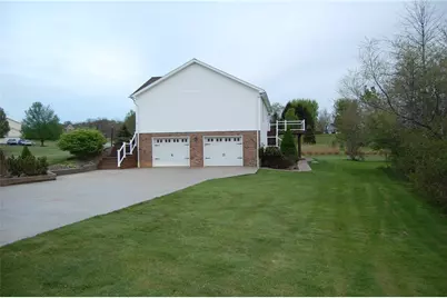 5 Blackberry Ln, Pine Township, PA 16127 - Photo 2