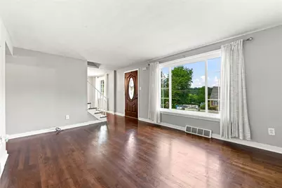 6746 W Barivista Dr, Verona, PA 15147 - Photo 2