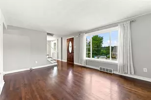 6746 W Barivista Dr, Verona, PA 15147 - Photo 2