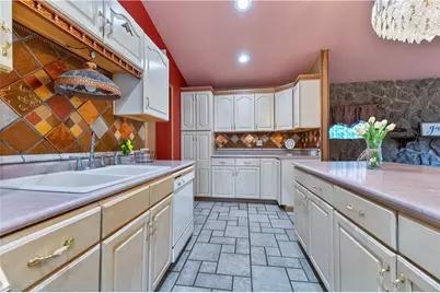 11 Green Oak, Scott Township, PA 15220 - Photo 8