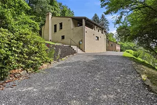 678 Smith Ln, Pittsburgh, PA 15205 - Photo 2