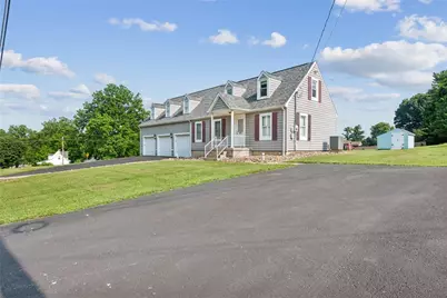 1676 E Laurel Circle, Mount Pleasant Township, PA 15666 - Photo 2