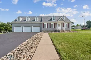 1676 E Laurel Cir, Mount Pleasant Township, PA 15666 - Photo 1