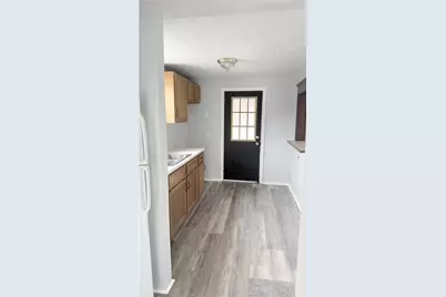 2310 Delaware Ave, New Castle, PA 16105 - Photo 6