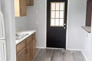 2310 Delaware Ave, New Castle, PA 16105 - Photo 6