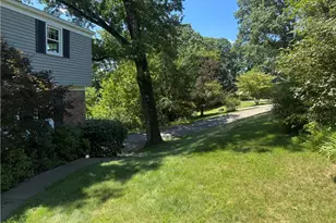 209 Grandview Dr, Pittsburgh, PA 15215 - Photo 2
