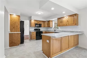 202 Holyoke Rd, Center Township, PA 16001 - Photo 16