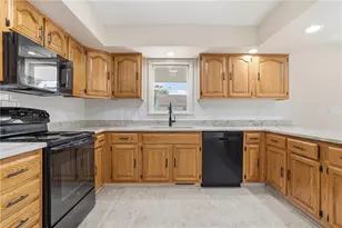 202 Holyoke Rd, Center Township, PA 16001 - Photo 12