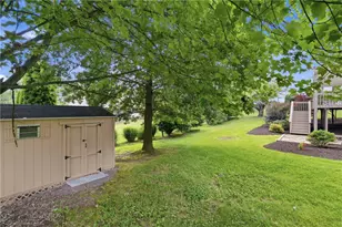 202 Holyoke Rd, Center Township, PA 16001 - Photo 46