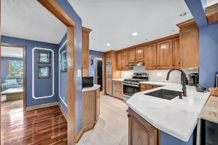 45 Florence Dr, Scott Township, PA 15220 - Photo 12